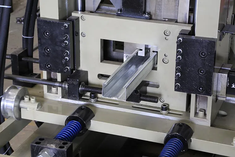 Similar as SAMCO Greenfield Stud and Track Roll Forming Machine Steel Frame & Purlin Machine 11KW+4.0KW 245-550mpa 0.8-1.8mm BMS