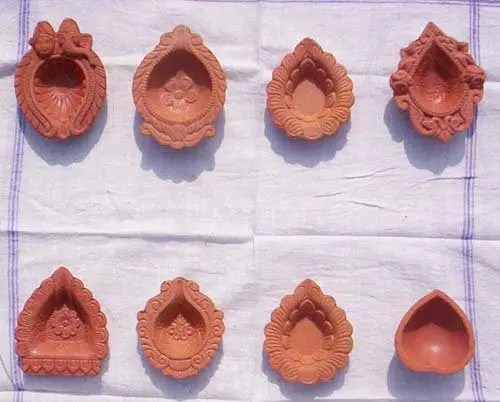 handmade and natural indian diyas terracotta / pottery / diwali clay oil diyas/ lamps