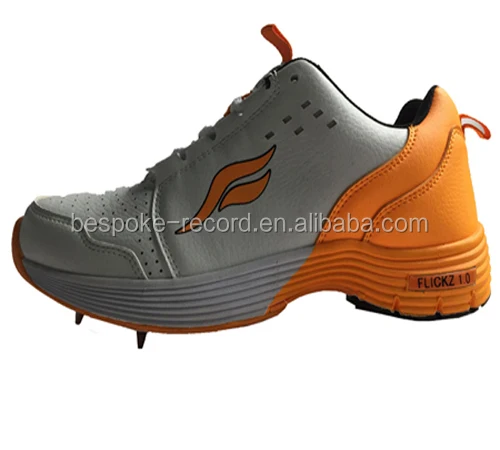
An Invovation Cricket Footwear Grip Cricket Spikes Shoes 