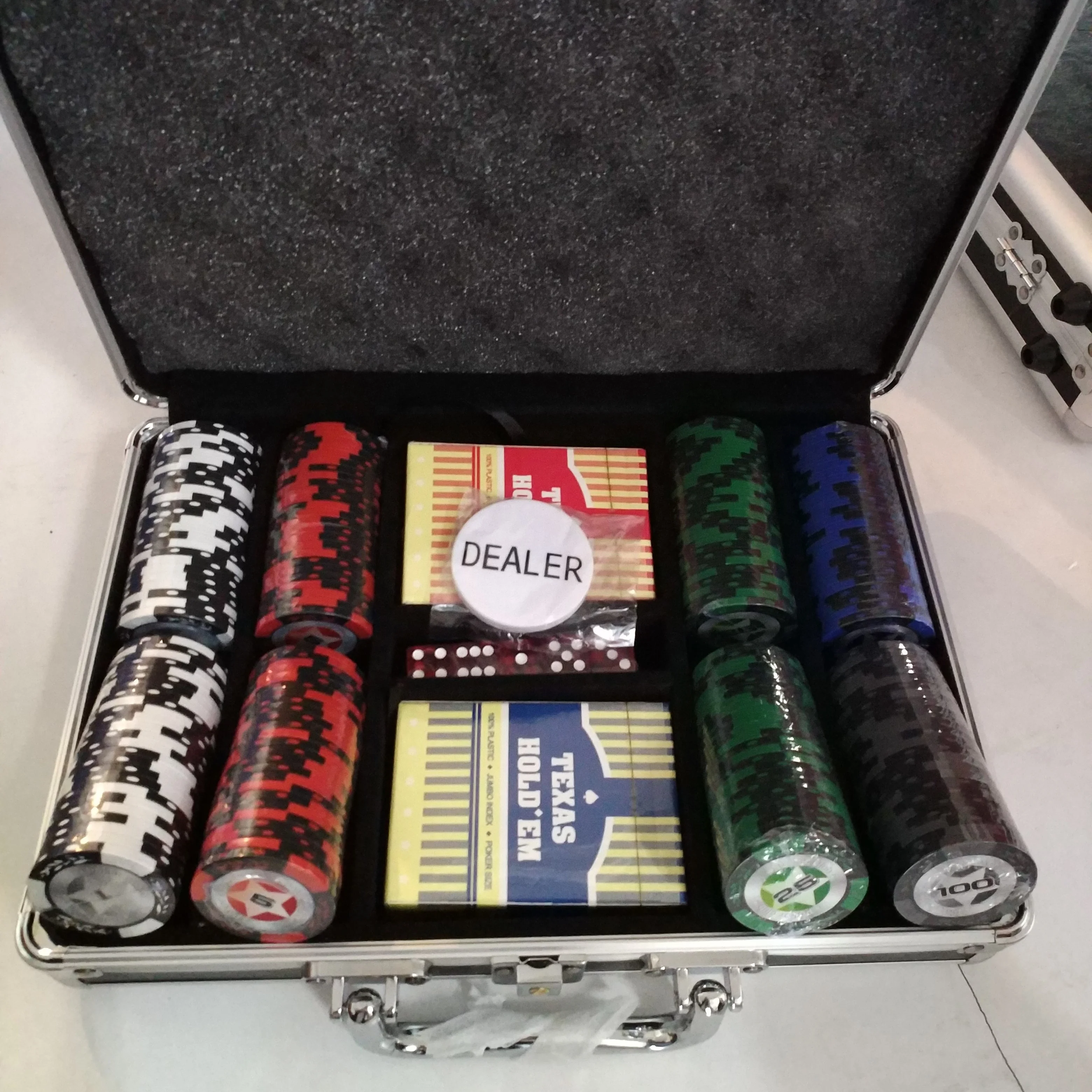 Wooden Batten or Blister box Professional Casino chip set 300pcs poker kit