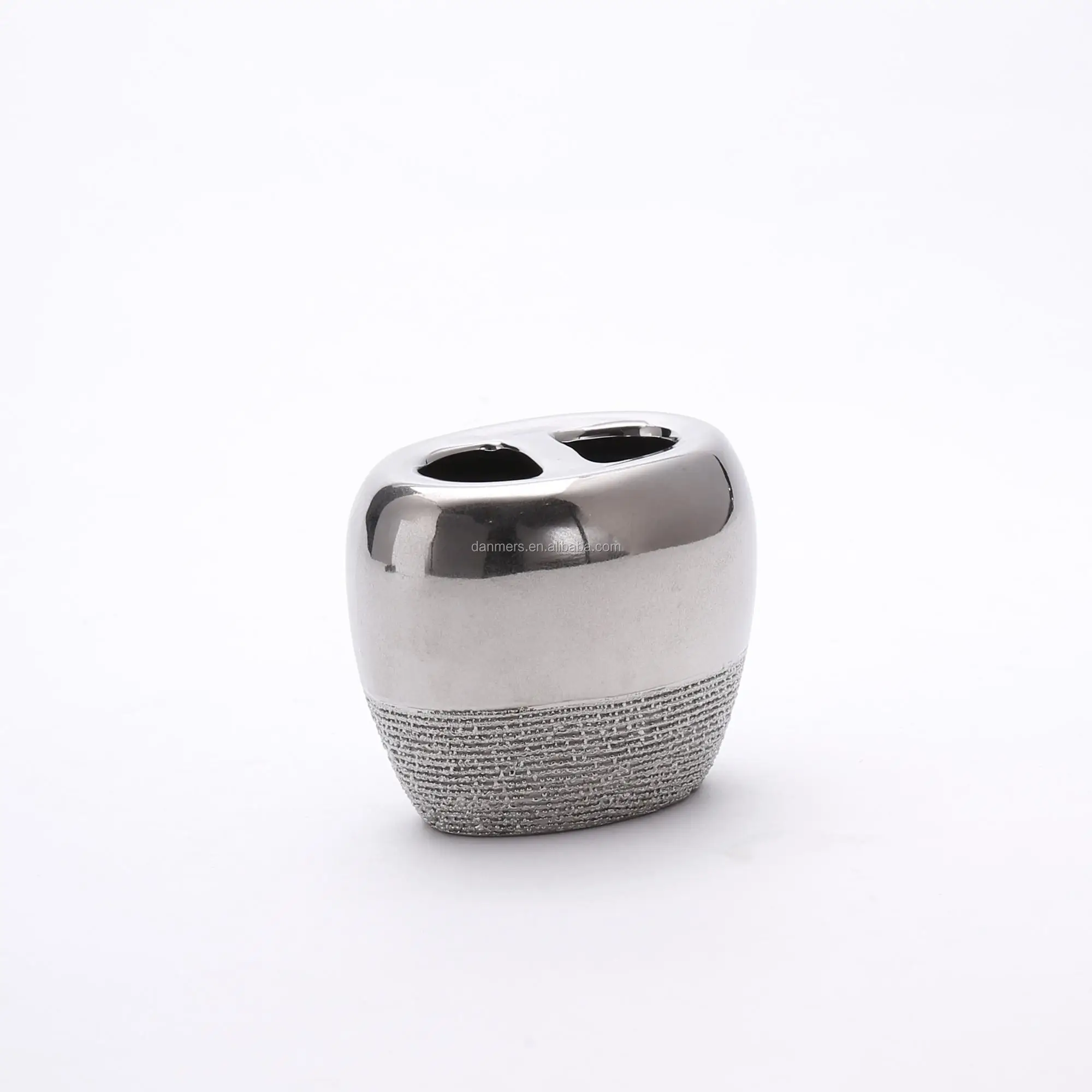 
2021 China modern fashion electroplated 4-piece ceramic hotel bathroom accessories set 