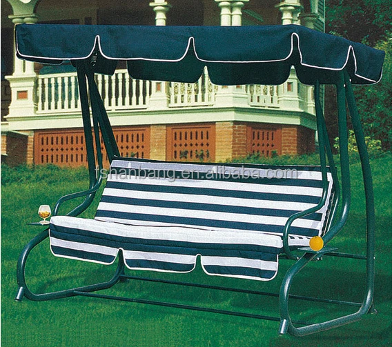 Открытый внутренний дворик с садом зеленый стенд линия ткань 3 места качели стул и зонтик