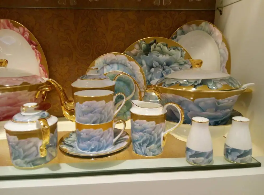 
Luxury Tableware Set Hand Printing Porcelain Dinnerware Bone China Sets 