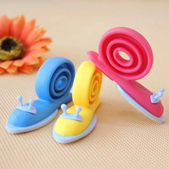 Prevent Finger Pinch Injuries Easy to Install Random Color Snail Design Cartoon Safety Rotating Door Stopper for Baby Children