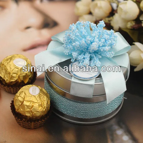 Beautiful Wedding Gift / Candy Box / Wedding Round Personalized Tin Box