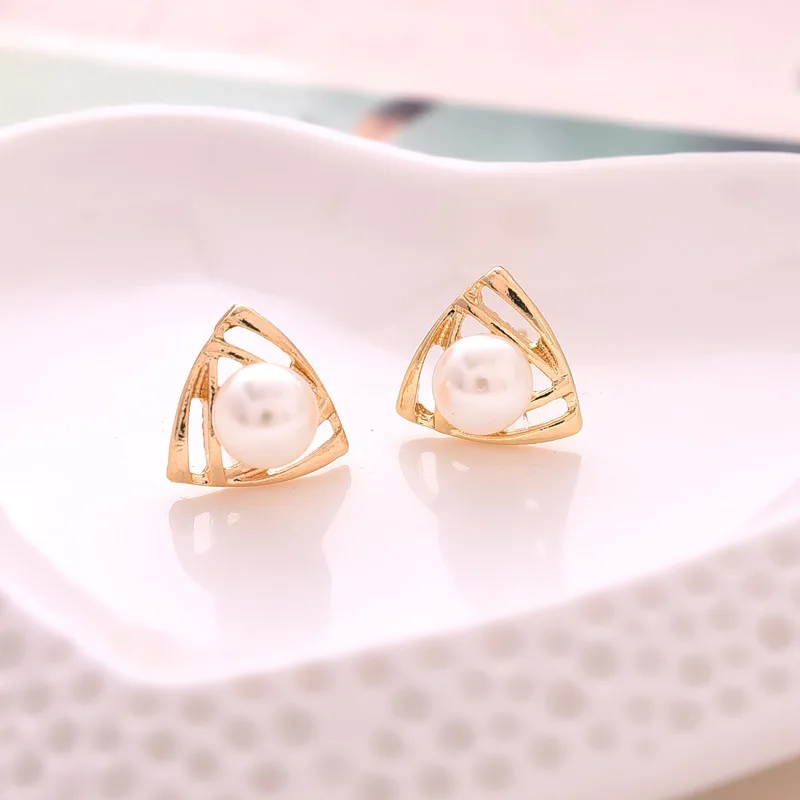 Simple temperament gold metal triangular earrings hollow out ear nails beauty pearl earrings