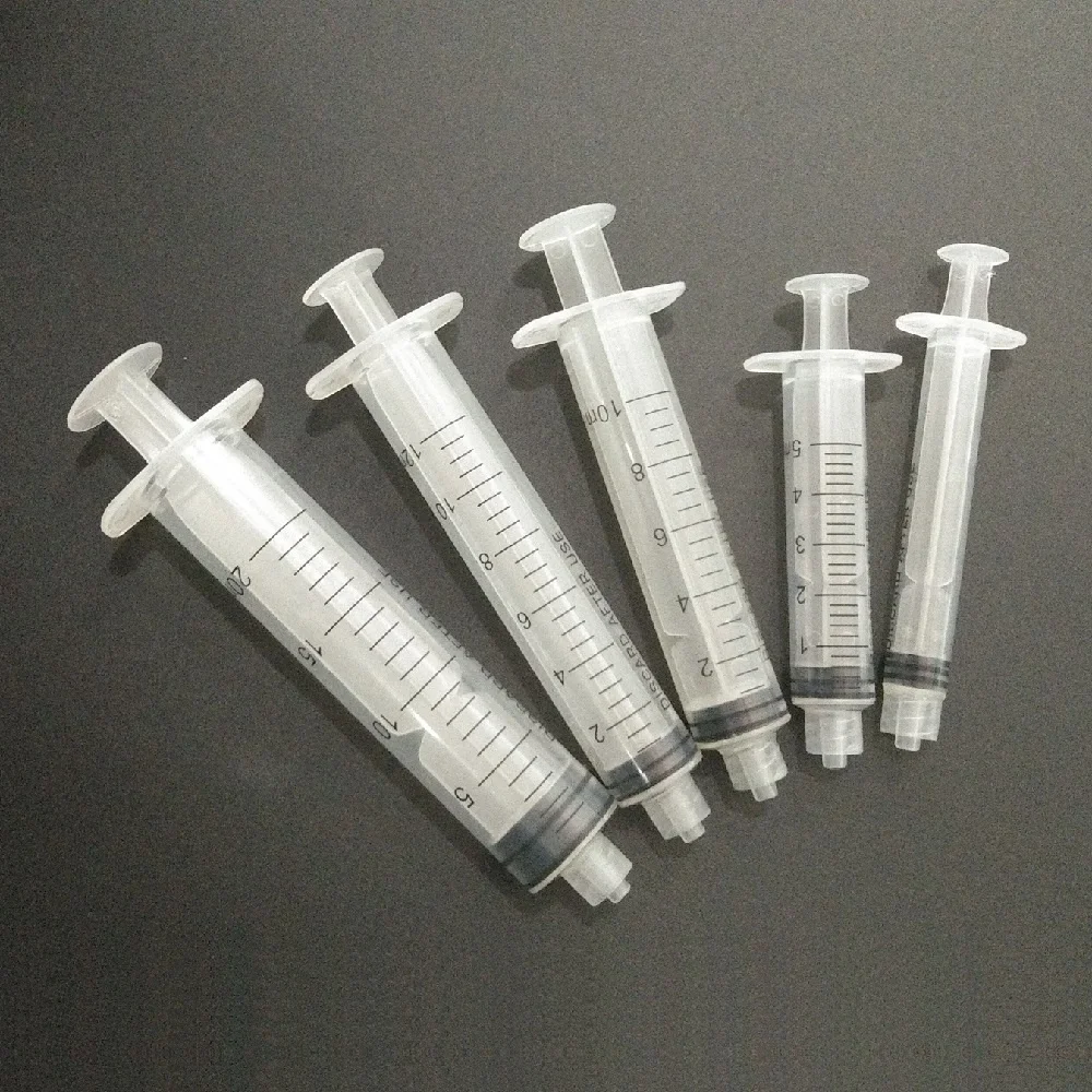 
 Пластиковая насадка для шприца  