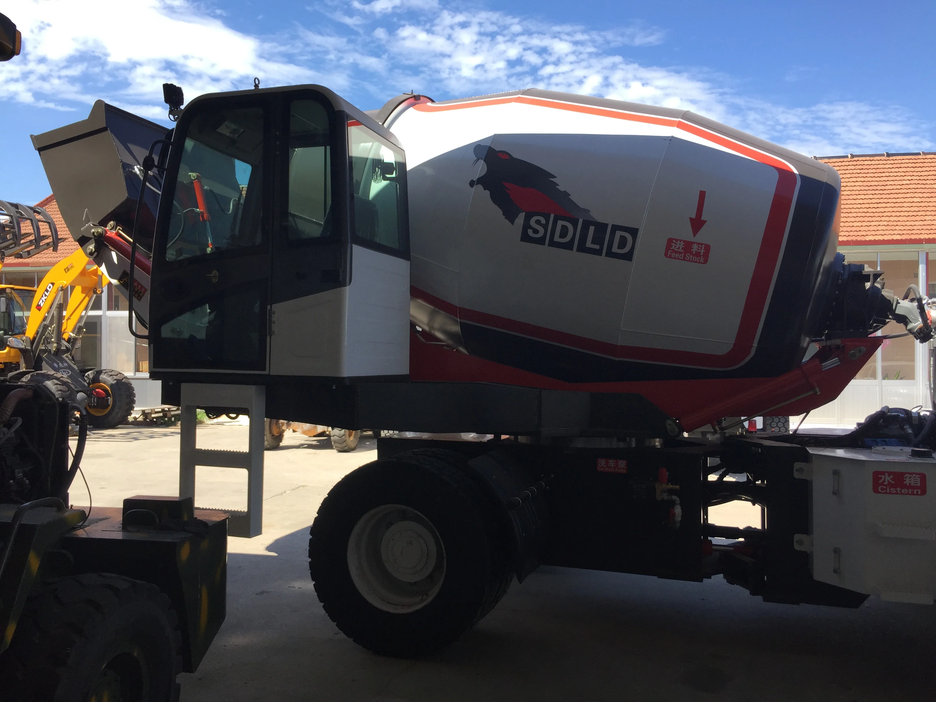 Самостоятельная погрузка бетон цена бетономешалка, Самостоятельная погрузчик Бетономешалка для продажи, автоматическая жидкостная машина смесителя