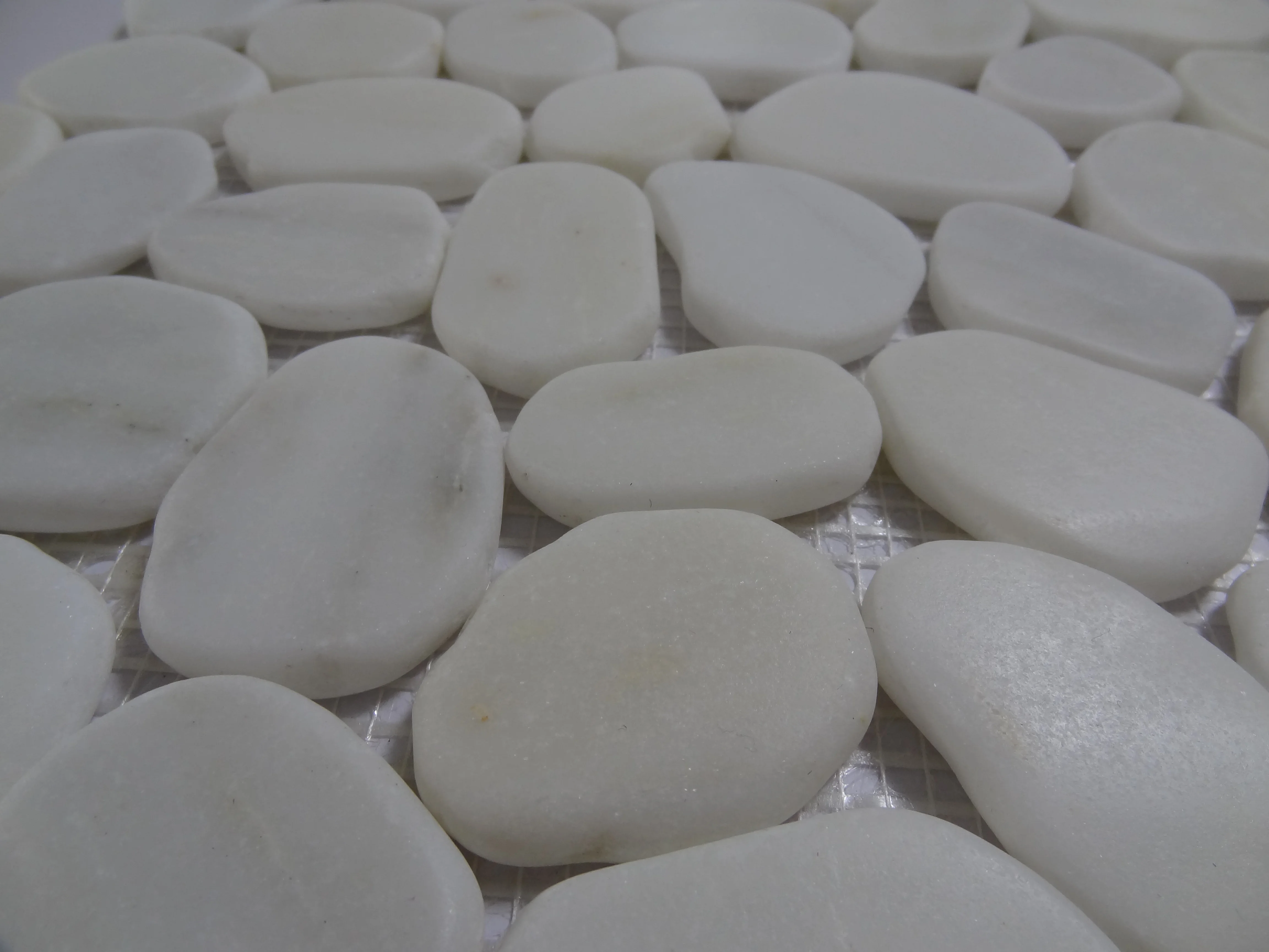 Mesh Mosaic Wall Tiles Pebble Stone Natural Cut Pebble White Pebble