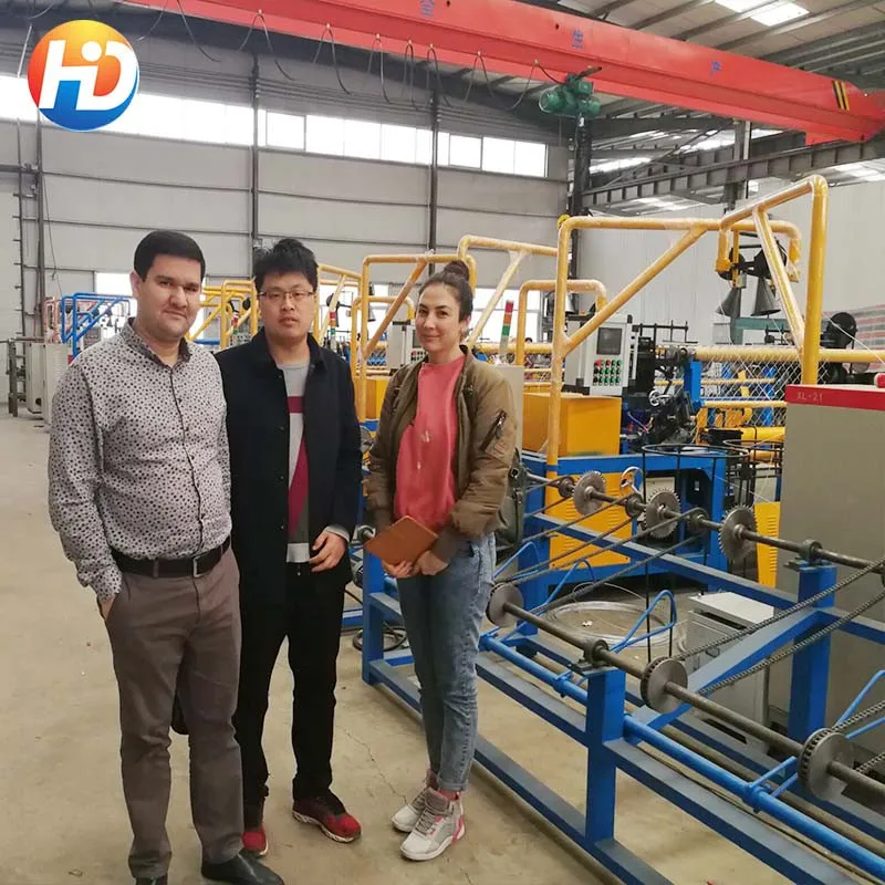 Heavy Duty Automatic Cyclone Fence Mesh Machine / Chain Link Hot Dipped Galvanized Fence Machine