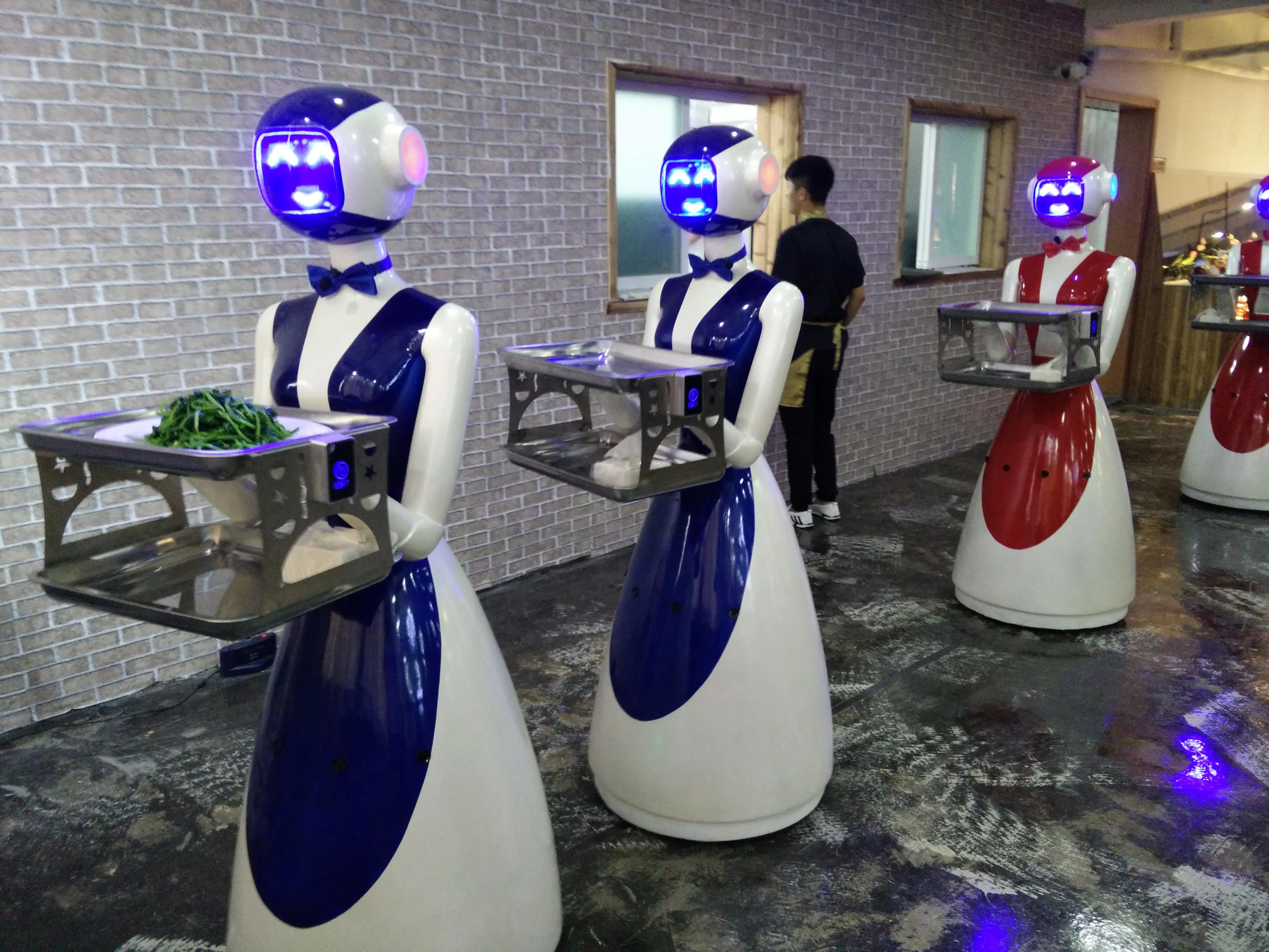 2020 hot selling Restaurant Hotel Intelligent Food Delivery dish delivery Service Robot