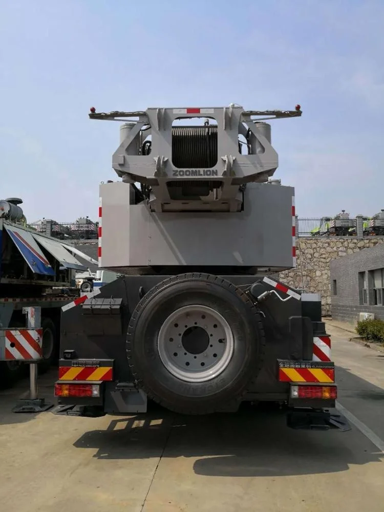Zoomlion Six Hydraulic Lattice Boom 70T Mobile Truck Crane ZTC700
