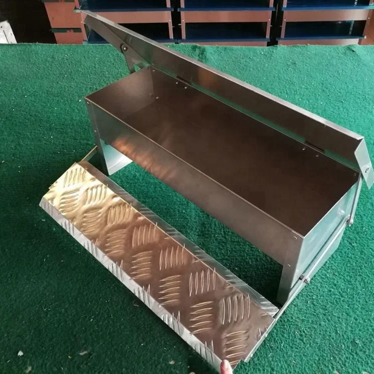 
Customized Chicken Drinkers And Feeders 