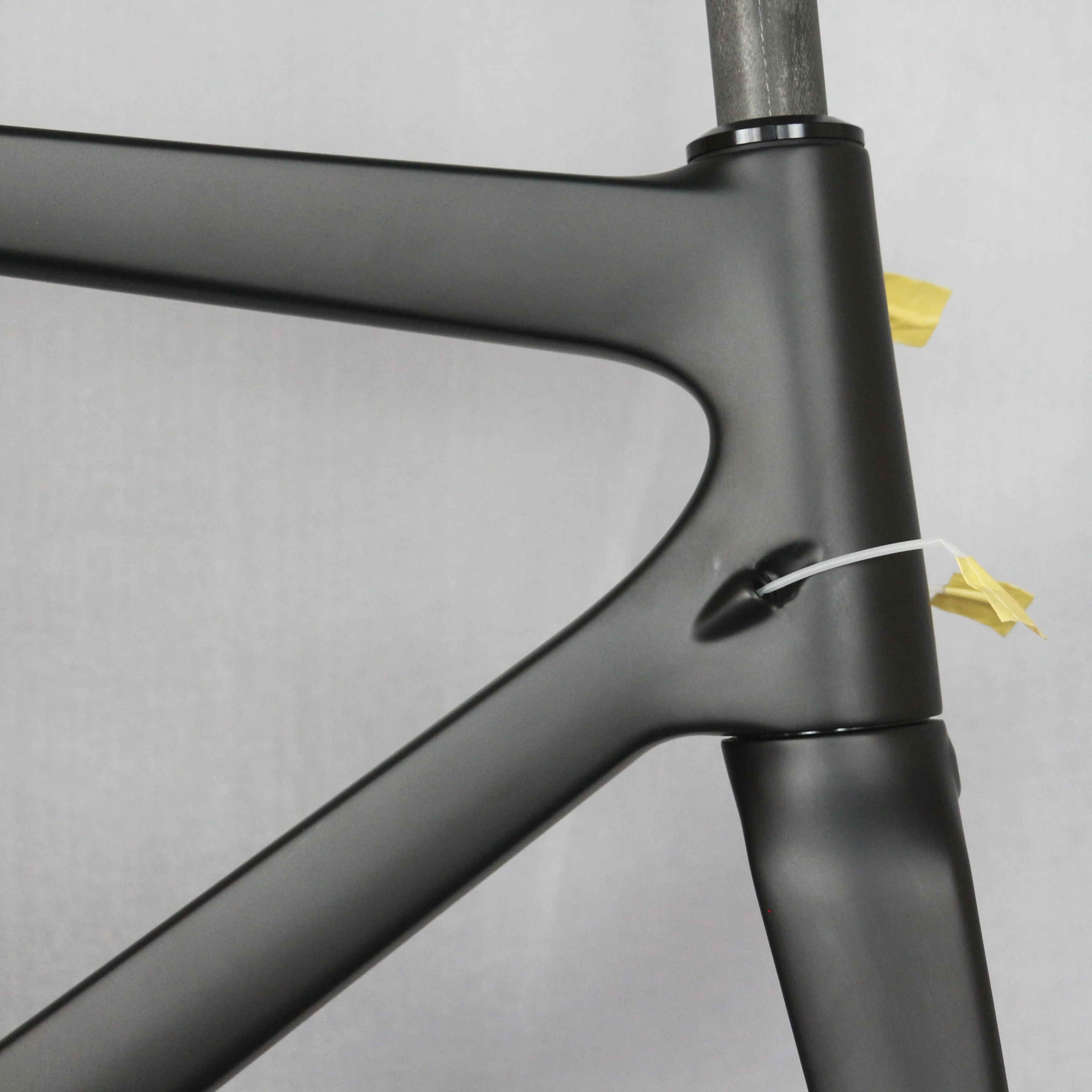 China Super light carbon road frame T1000 Bicycle Carbon Frame FM686 OEM products