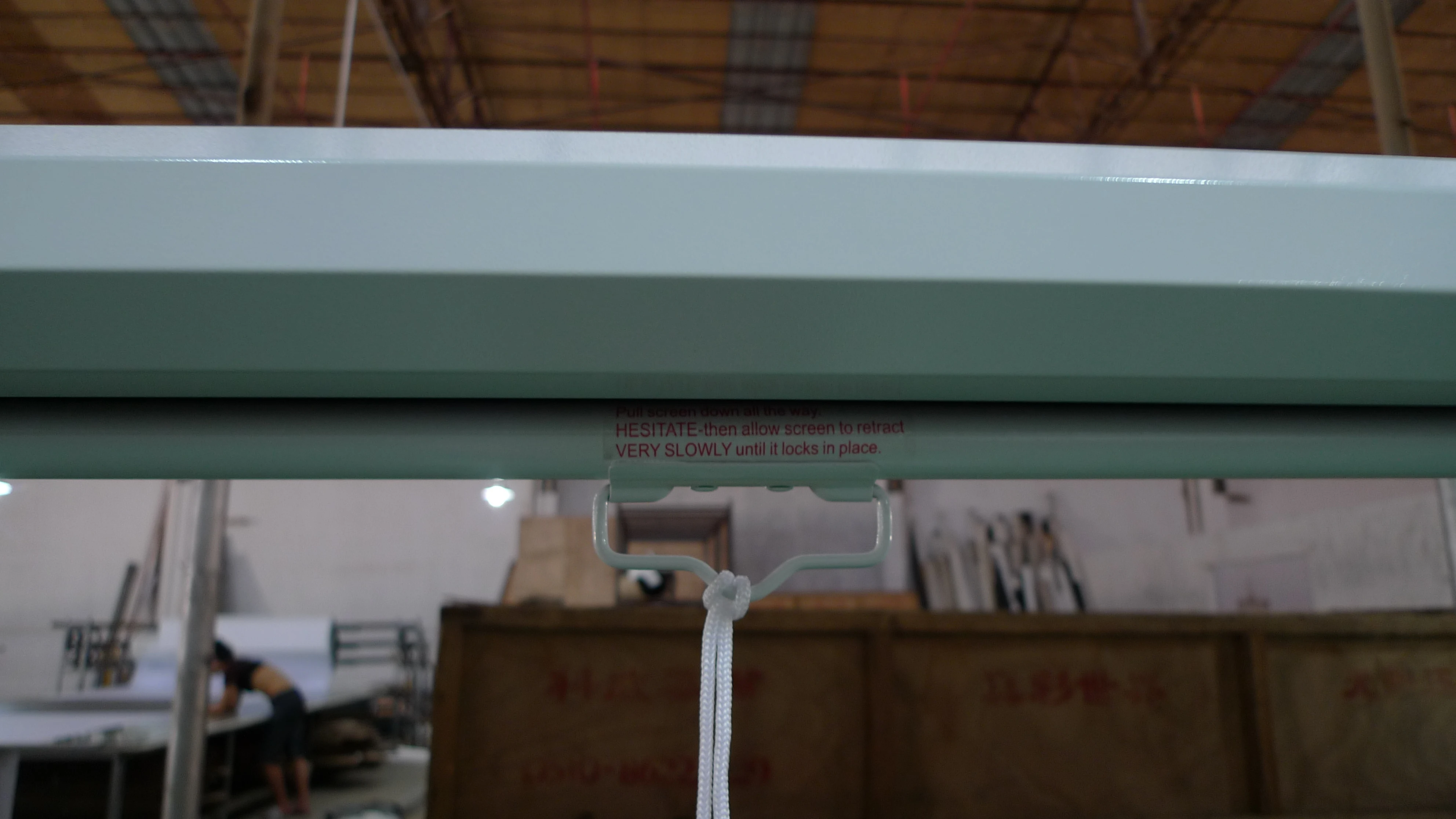 Ручной вытяжной проекционный экран 150 дюйма для проектора для домашнего кинотеатра