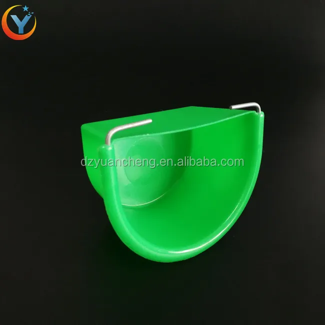 Маленькая цветная кормушка для голубей с двумя