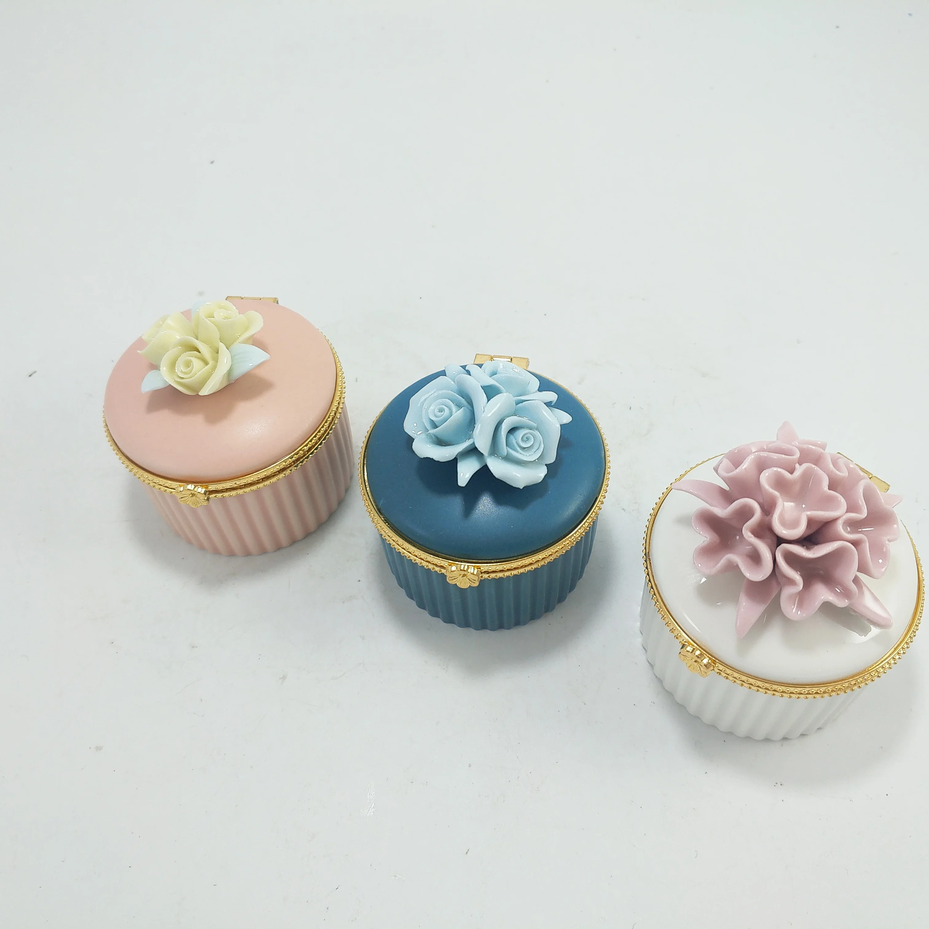 Small ceramic Floral hinged trinket  Lidded jewelry Boxes