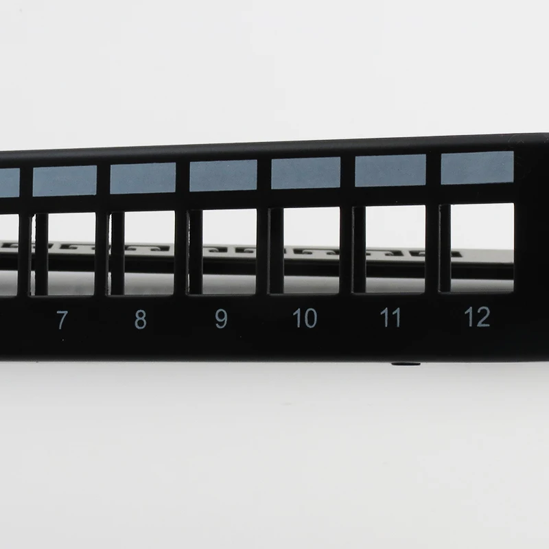OEM 24 Competitive Price Cat 6 Enclosed Patch Panel from Yueqing