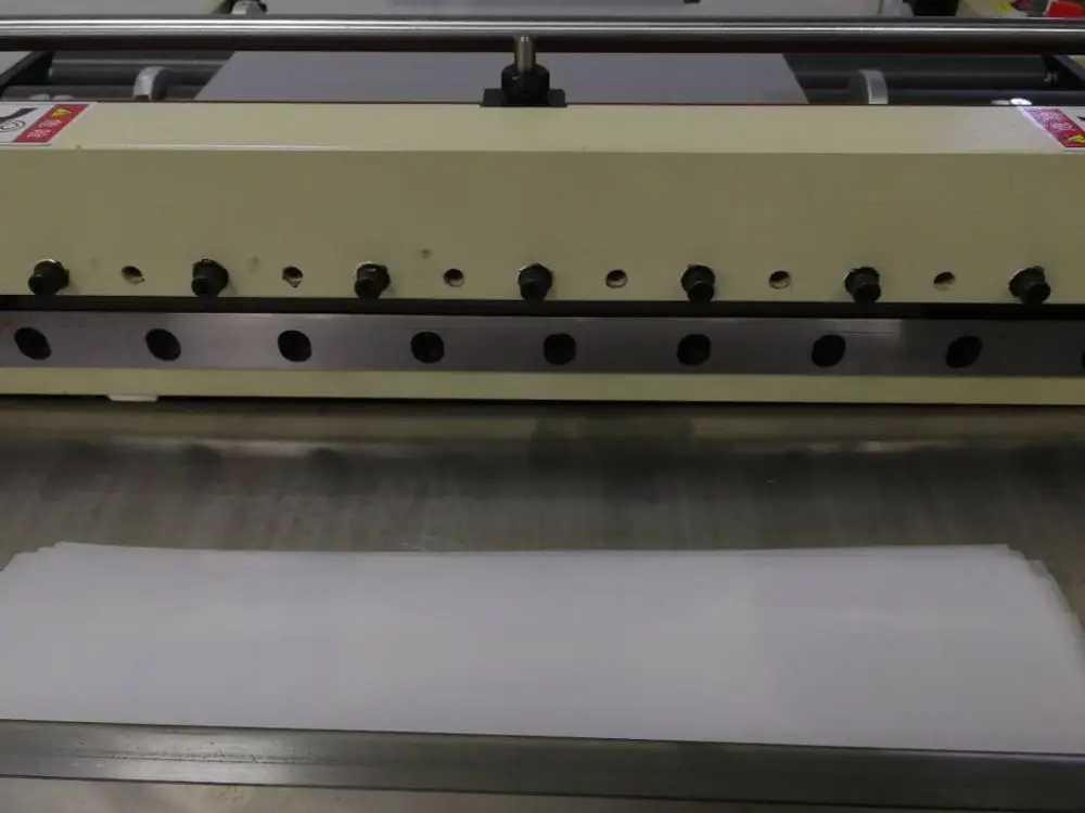 Автоматическая Машина Для Резки Рулонов и листов из нетканого материала