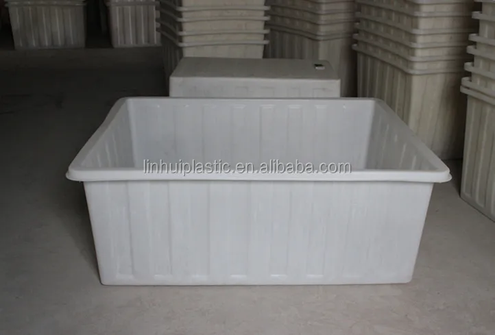 Plastic aquaculture tanks for fish hatchery