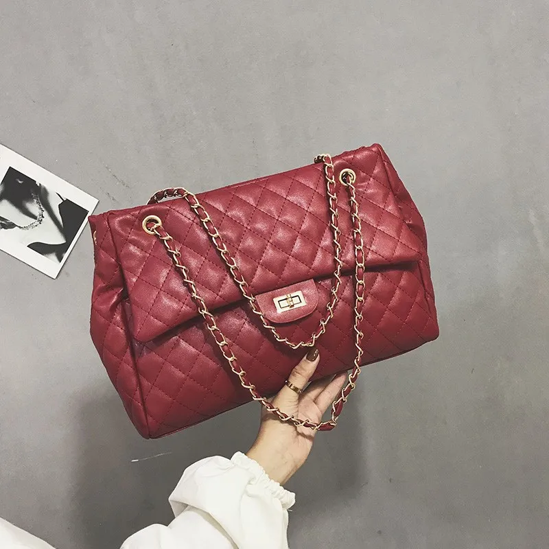High Quality Japanese Small Chain Lightweight Retro Messenger Bag for Women