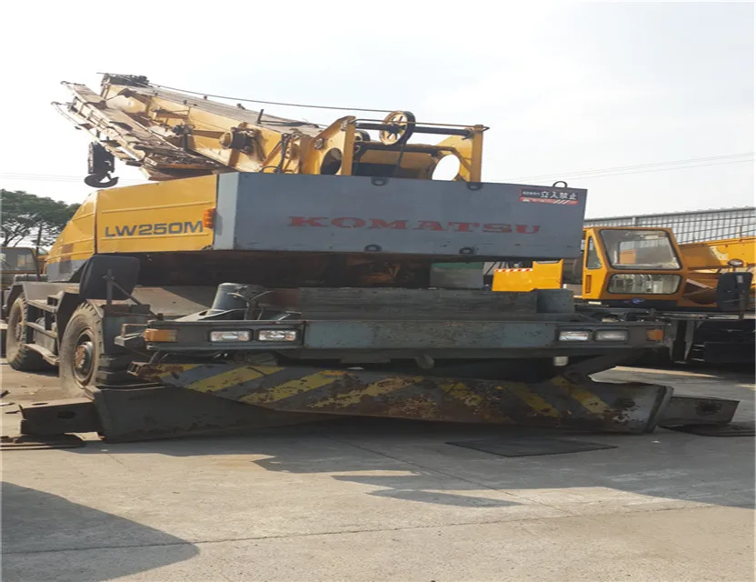 
Used truck crane Japan KOMATS U LW250E-2 / 25 ton rough terrain crane with top quality low working hours for sale 