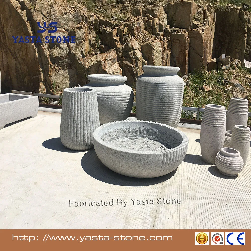 Цветочный горшок из натурального камня для сада