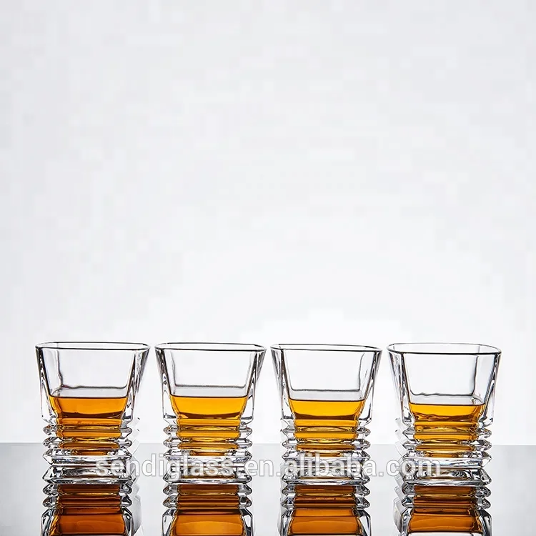 Sendirella Unique European Lead-Free Crystal Barware Classic 27Fl oz Square Liquor Whiskey Decanter With  4 Glasses