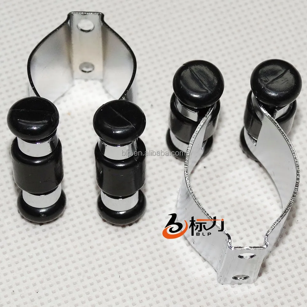 Зажим для бильярдного кия для использования в стеллаже