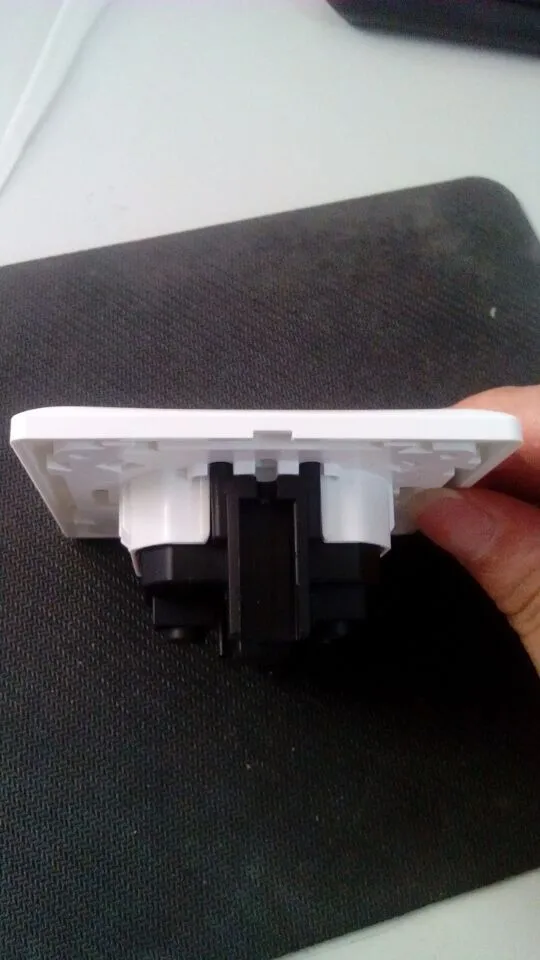 Igoto T104 hot sale! European standard 2 gangs 1 socket(s) wall switch with light