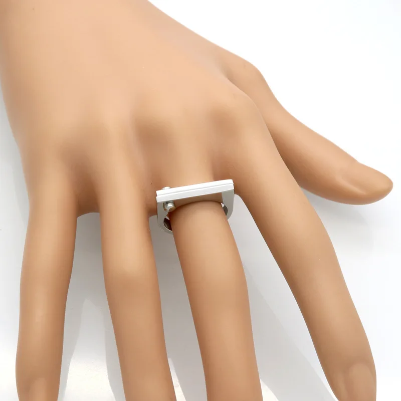 Fashion Flat Shackle  Punk Screw Finger Rose Gold Color Rings For Women Titanium Steel Ring Jewelry Wholesale