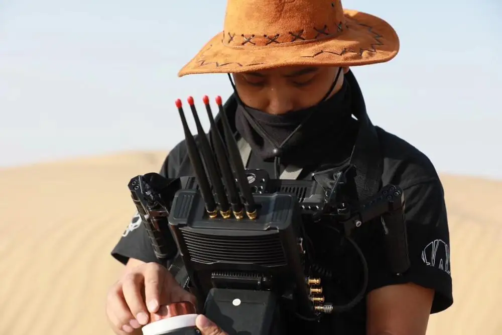 Professional wireless transmission system with 4 transmitters senders to 1 receiver and 500m distance no latency