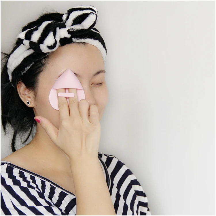 
2020 Wholesale Silicone Makeup Facial Cleansing Brush with Heart Shape 