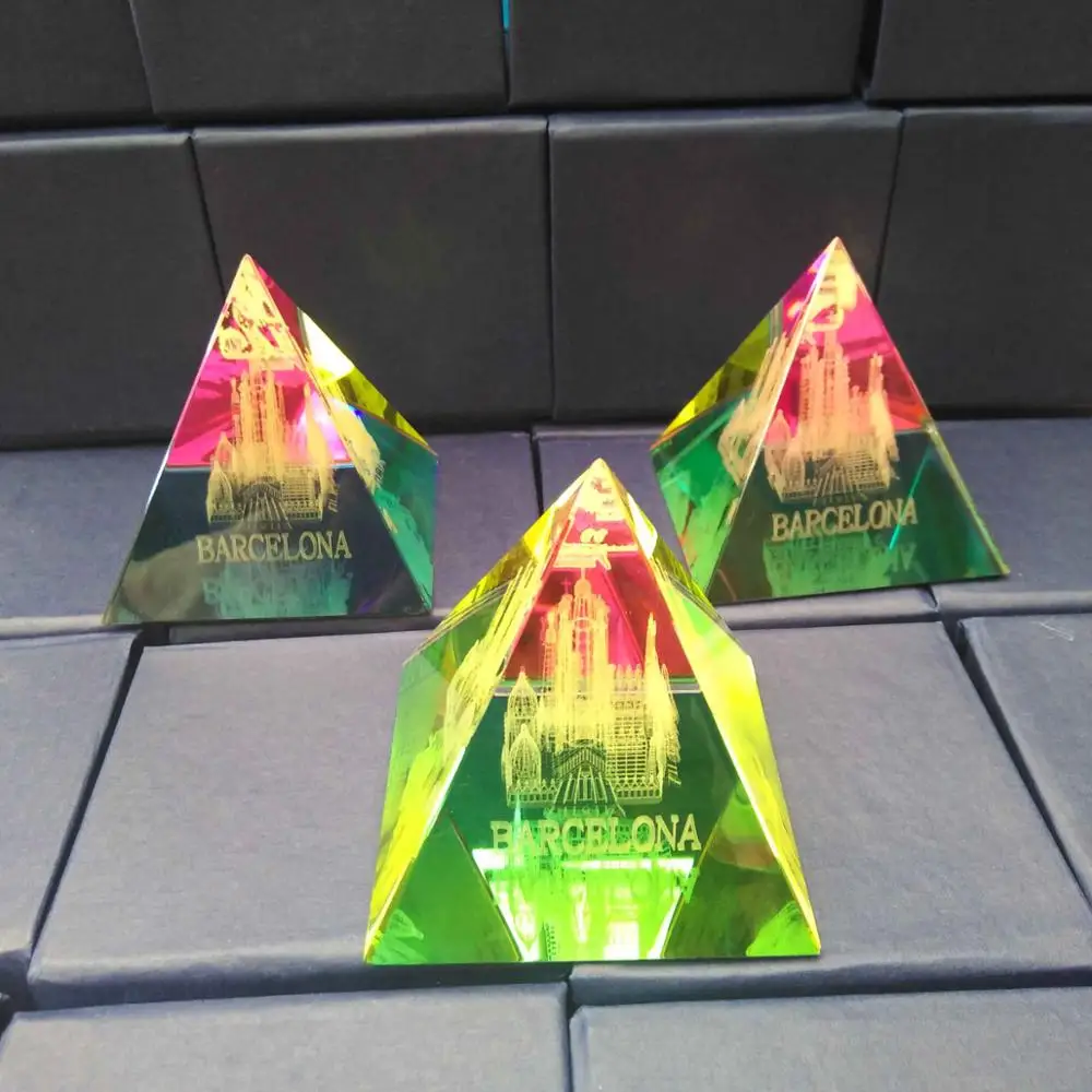 Wholesale 3d Laser Engraving Photo K9 Crystal Pyramid Prism Optical Glass Prisms Paperweight For Office Decoration