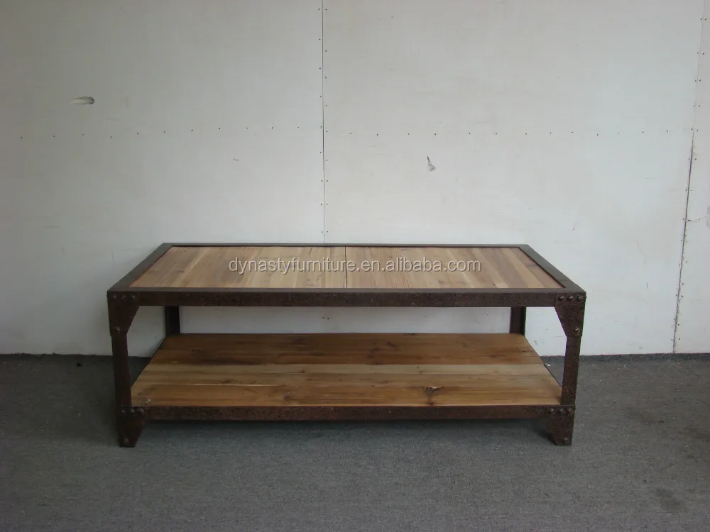 Старинный деревянный журнальный столик с коваными ножками кофейного столика