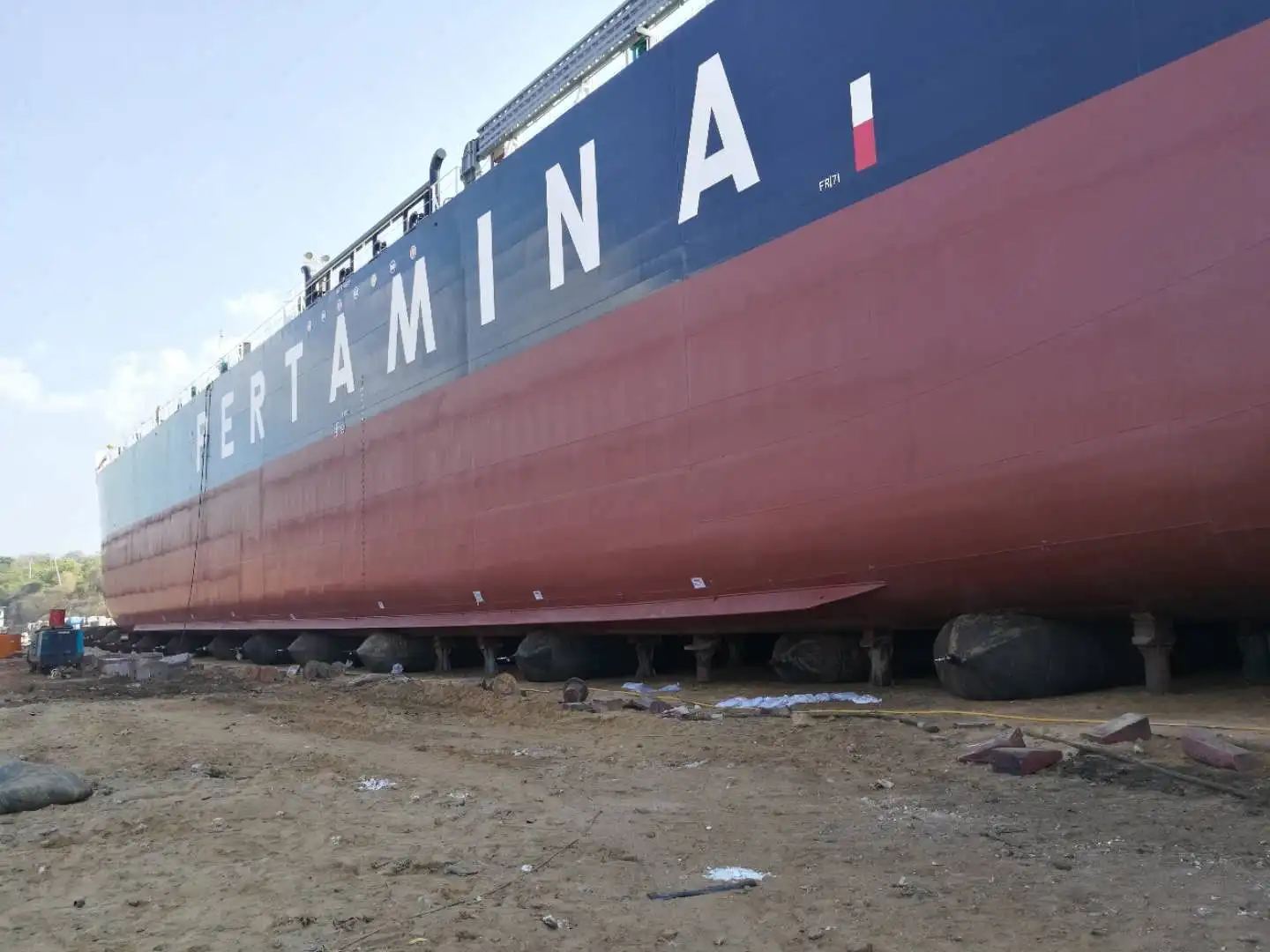 
Floating inflatable rubber balloons floating dock ship launching marine airbags for pontoon 