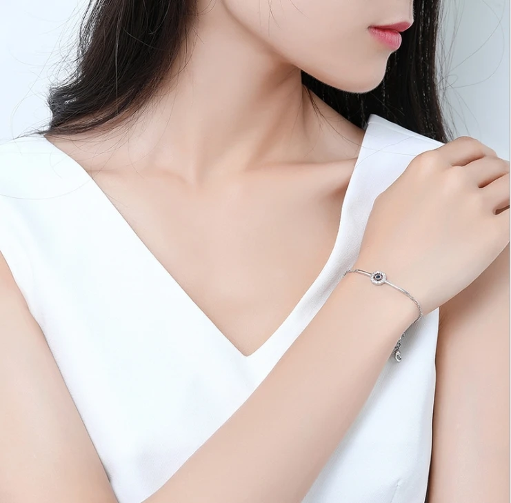 Onier High Quality Moon Shaped Simple Style Bracelet Fashionable White Gold Plated Smart Daily Wear Bracelet for Girls