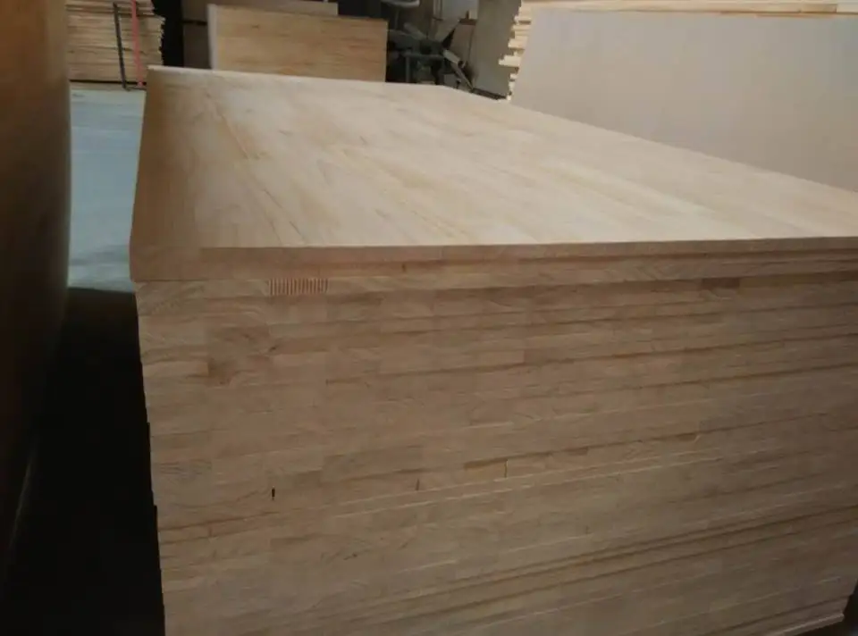 
high quality and cheap price 18 mm commercial plywood for furniture,packing,decoration 