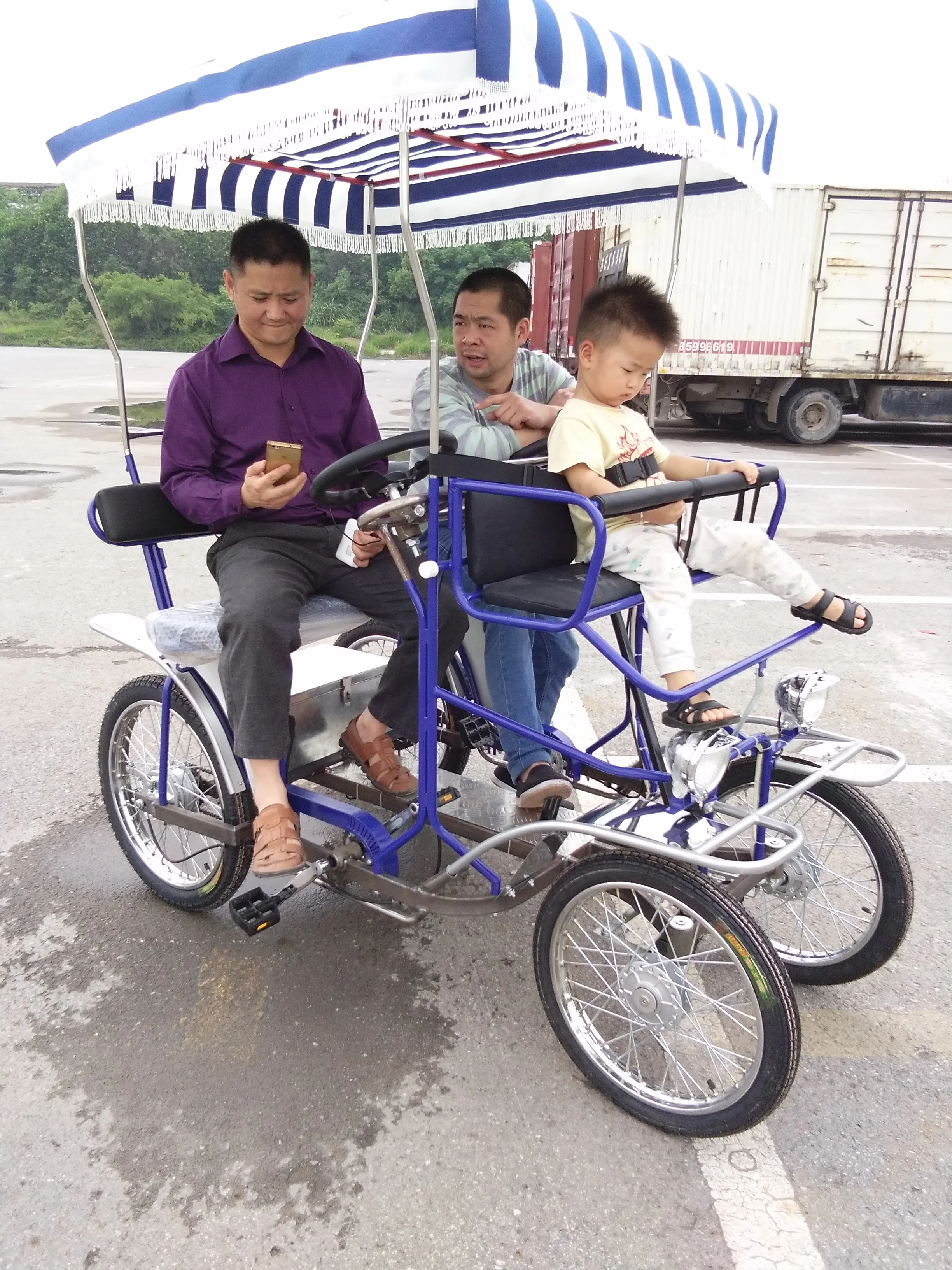 manufacturer BEST QUALITY CLASSIC 2ADULTS  SURREY BIKE WITH LED LIGHT AND FRONT BABY SEAT TANDEM BICYCLE