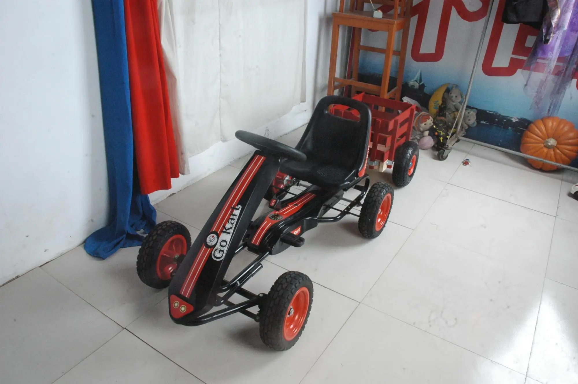Body building and entertainment type go kart