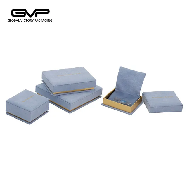 Индивидуальная элегантная бархатная шкатулка светло-голубого цвета с верхом и основанием для ювелирных изделий