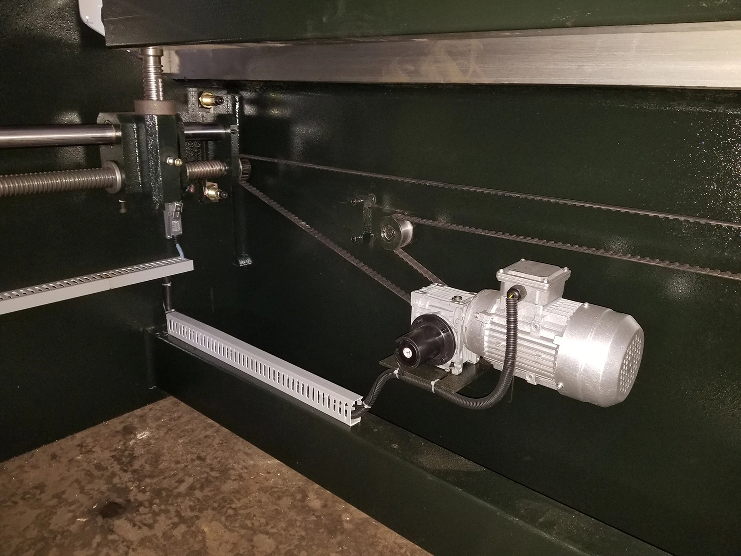 E21 NC hydraulic press brake machine and WC67K 3mm 4mm 5mm metal sheet plate press brake