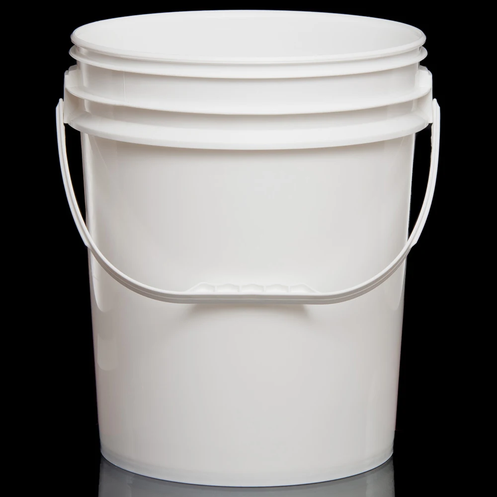 18 Litre Plastic Buckets with Spout Lids