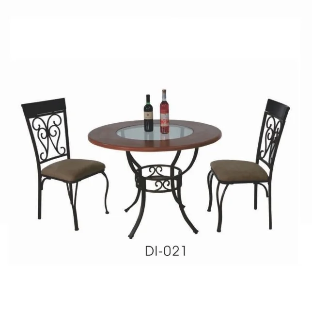  Маленький кухонный стол и стулья