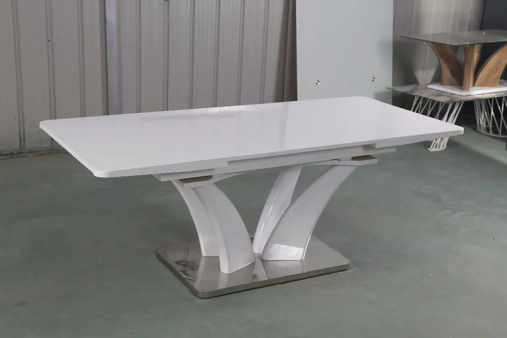 Modern white extendable high gloss dining table for 8 or 10 seaters