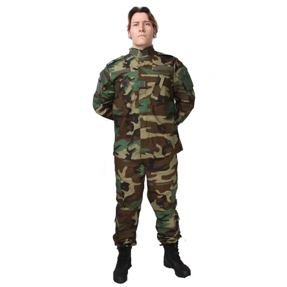 Производители поставляют мужскую камуфляжную форму в американском стиле