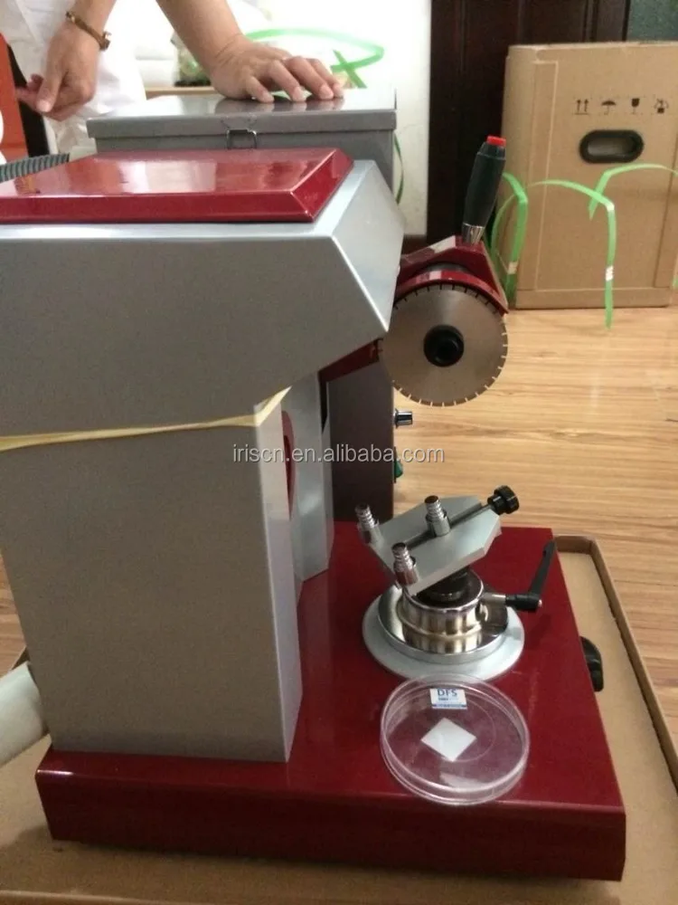 Electric dental laboratory saw for cutting dental models