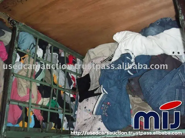 
 Смешанная использованная одежда из Японии  