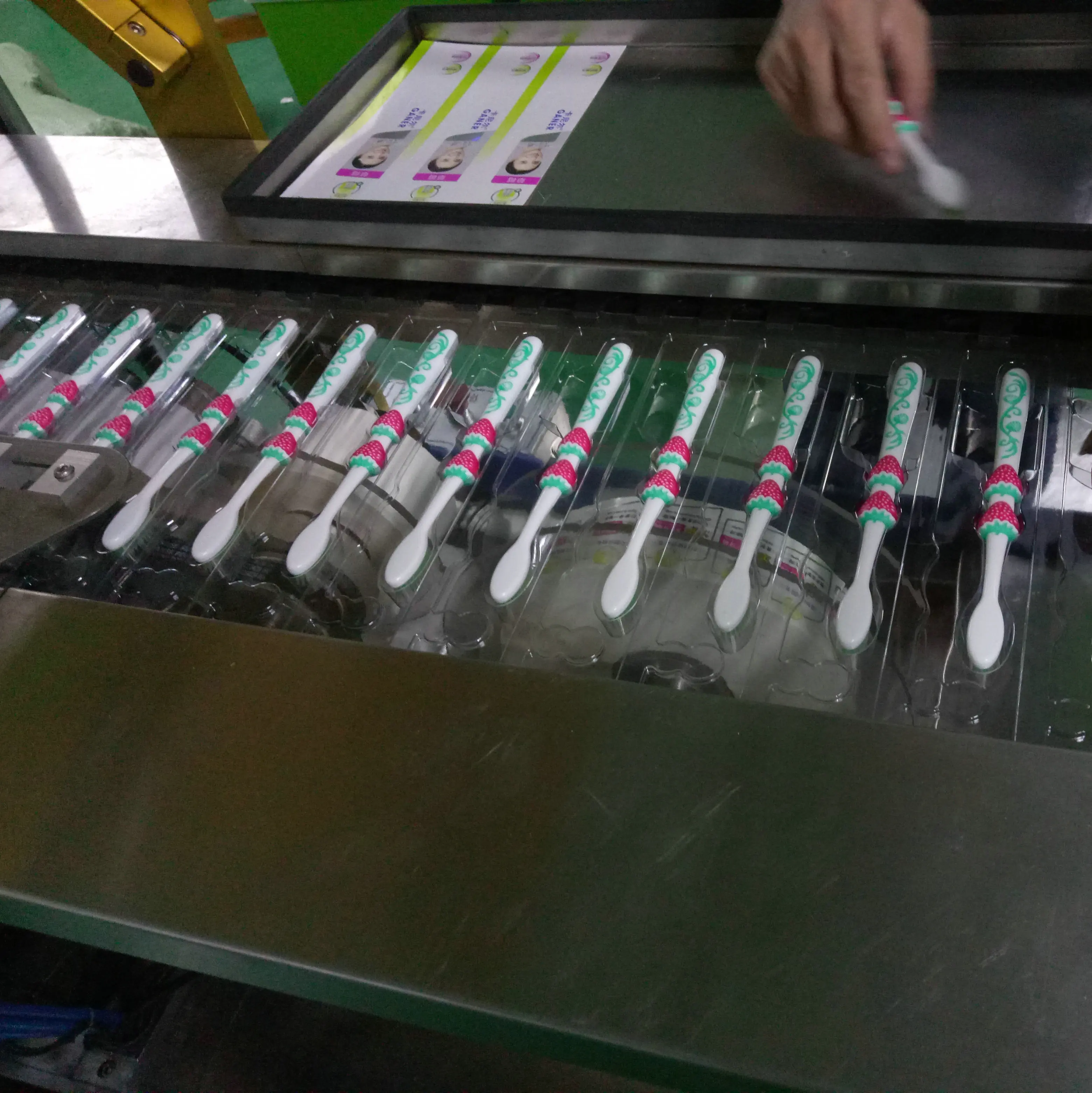 Intelligent toothbrush packing machine production line toothbrush production line