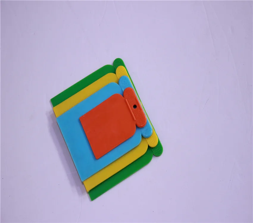 different color plastic putty knife, plastic blade scraper, hand tools